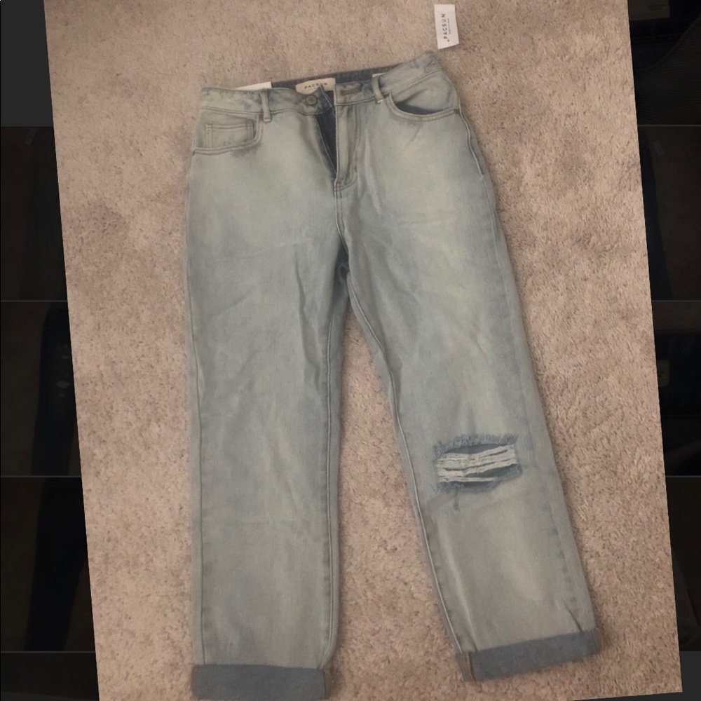 PacSun Light Wash Mom Jeans with Peekaboo Back - Picture 2 of 8